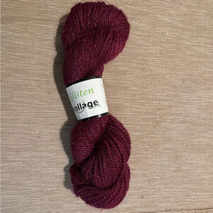 GLISTEN KOLLAGE Colour  7301 Alpaca Silk Blend Metallic Thread Made in Peru NEW
